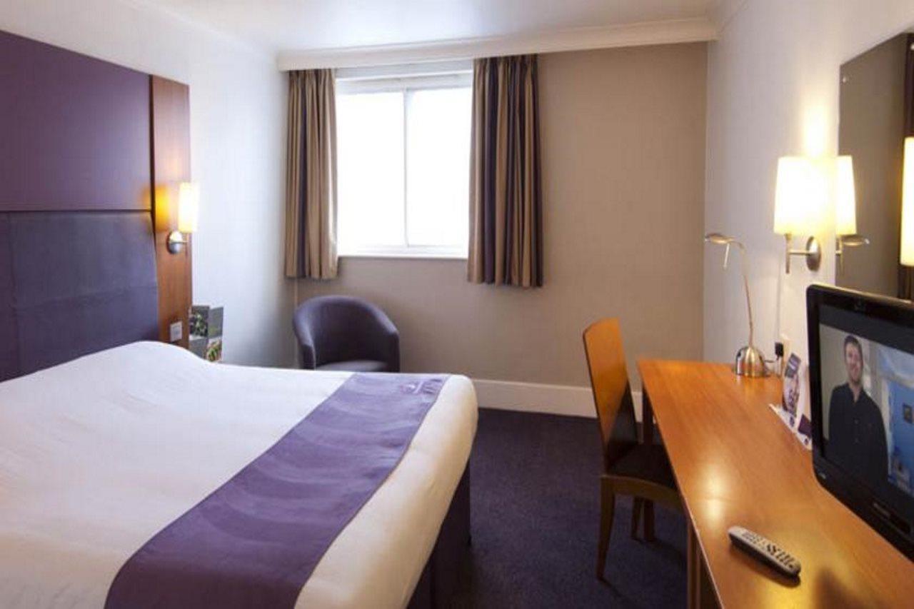 Premier Inn Liverpool Aintree Buitenkant foto