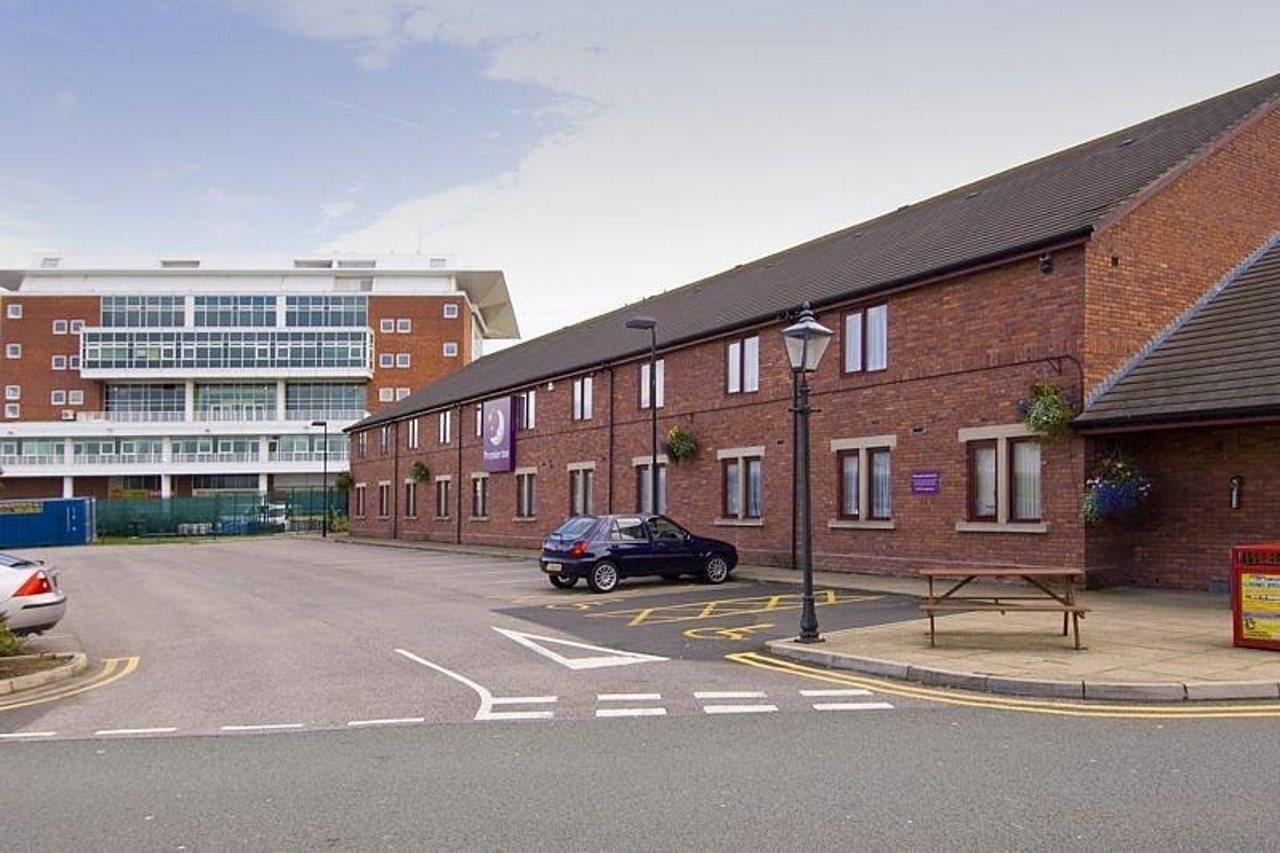 Premier Inn Liverpool Aintree Buitenkant foto