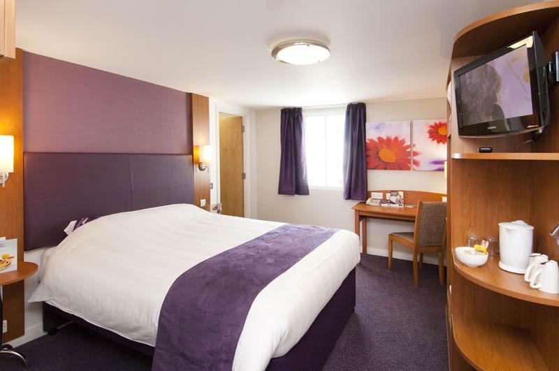 Premier Inn Liverpool Aintree Buitenkant foto